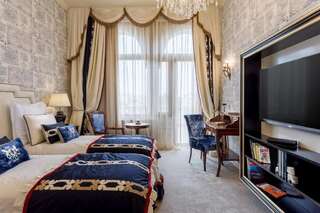 Отель Suter Palace Heritage Boutique Hotel Бухарест Deluxe Chic Parliament View Room-2