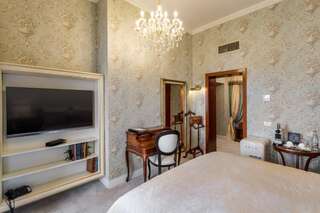 Отель Suter Palace Heritage Boutique Hotel Бухарест Deluxe Chic Parliament View Room-8