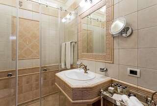 Отель Suter Palace Heritage Boutique Hotel Бухарест Deluxe Chic Parliament View Room-15